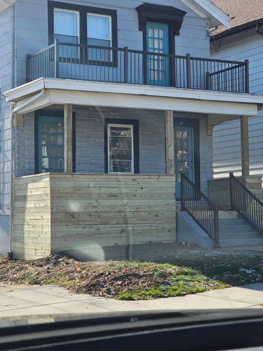 Centrally Located Home- 10 Minutes from downtown - Housity
