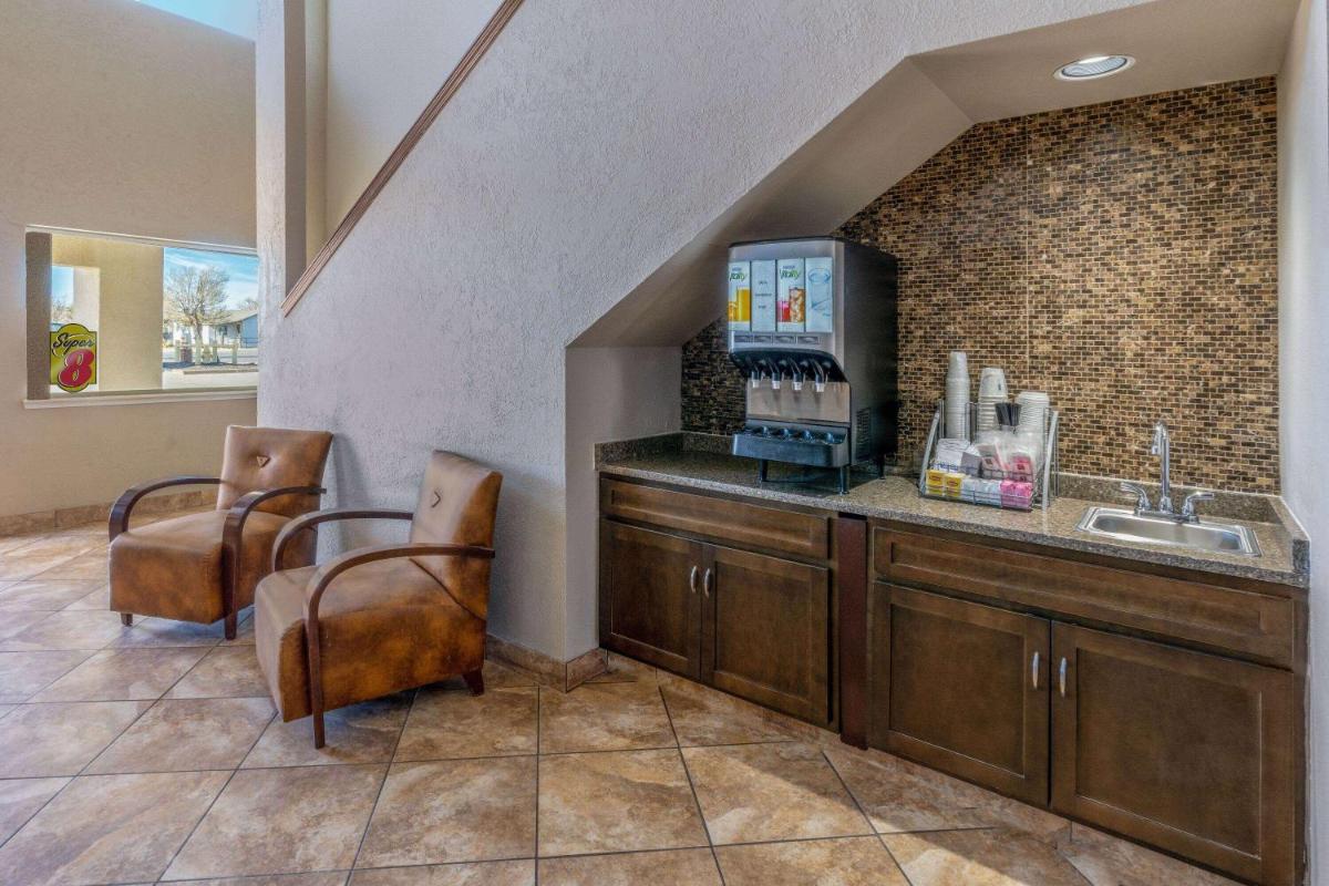Super 8 by Wyndham Clayton - Housity