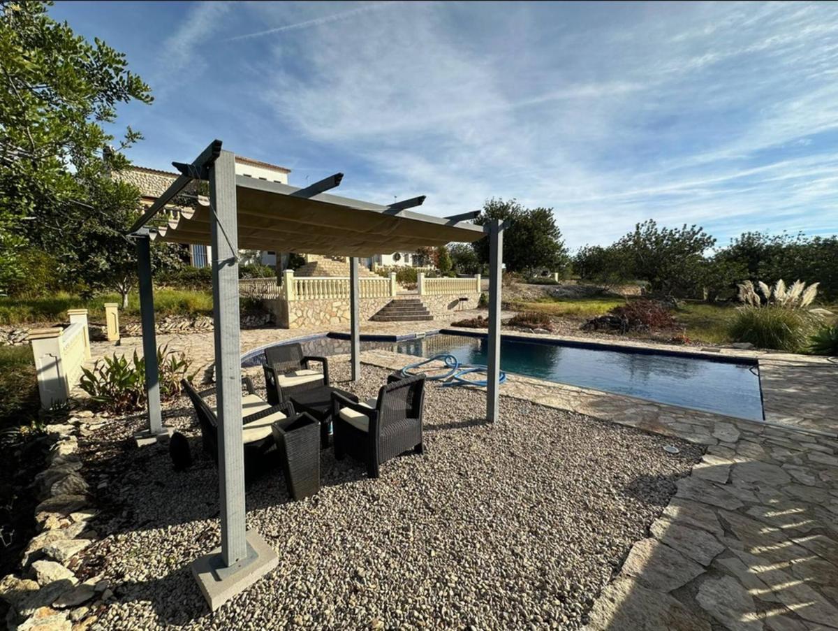 Rural House Sunflowers Calig - Housity