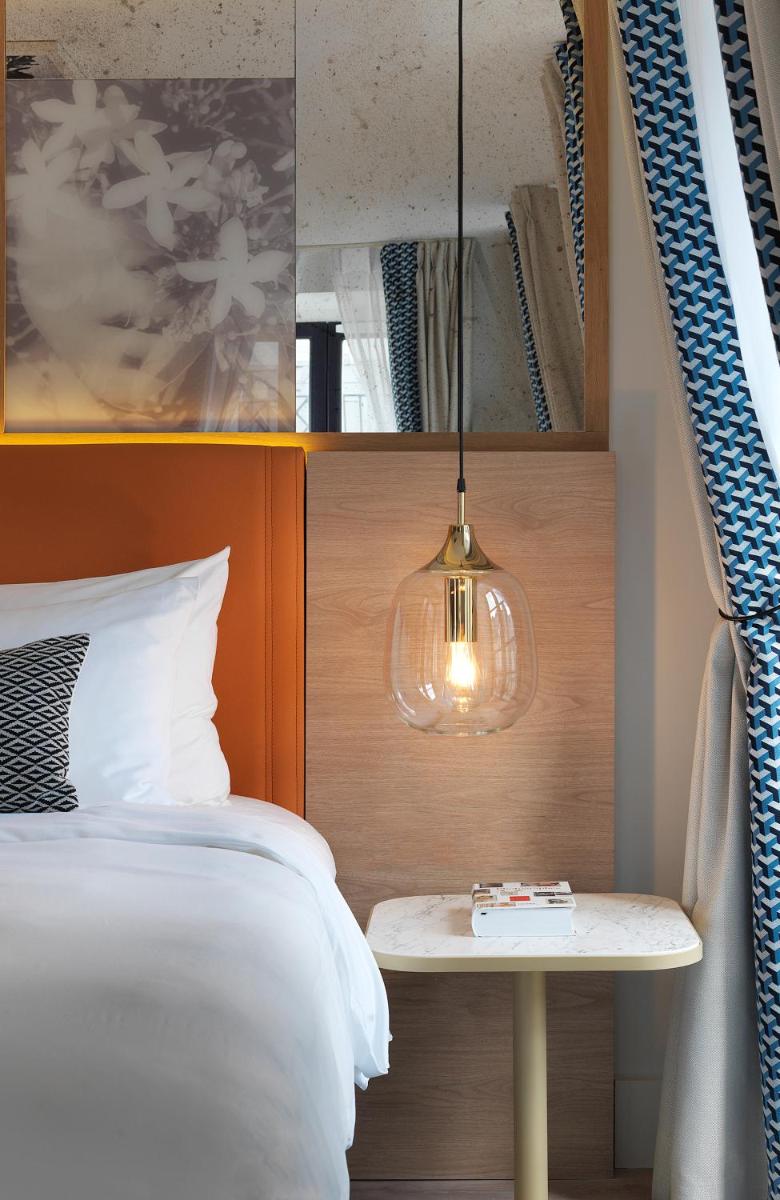 Un ou plusieurs lits dans un hébergement de l'établissement Renaissance Paris Vendome Hotel
