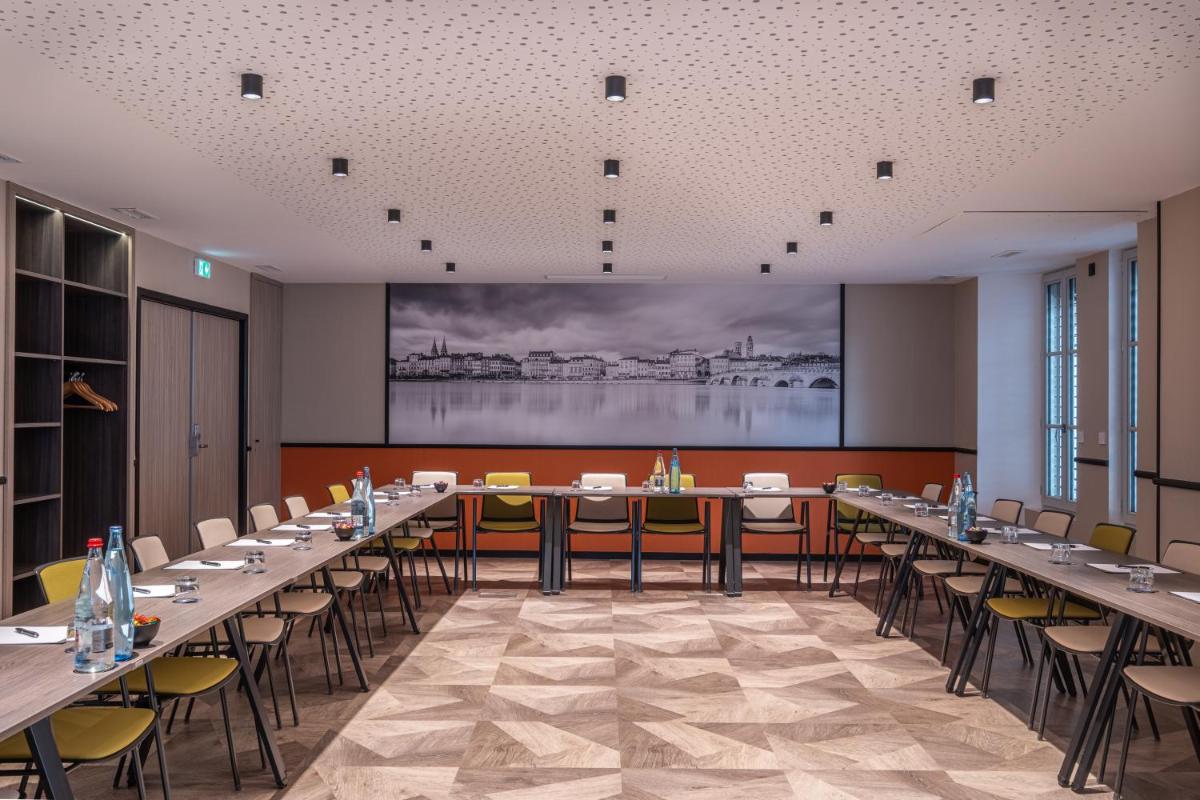 Restaurant ou autre lieu de restauration dans l'établissement HÔTEL & SPA Panorama 360
