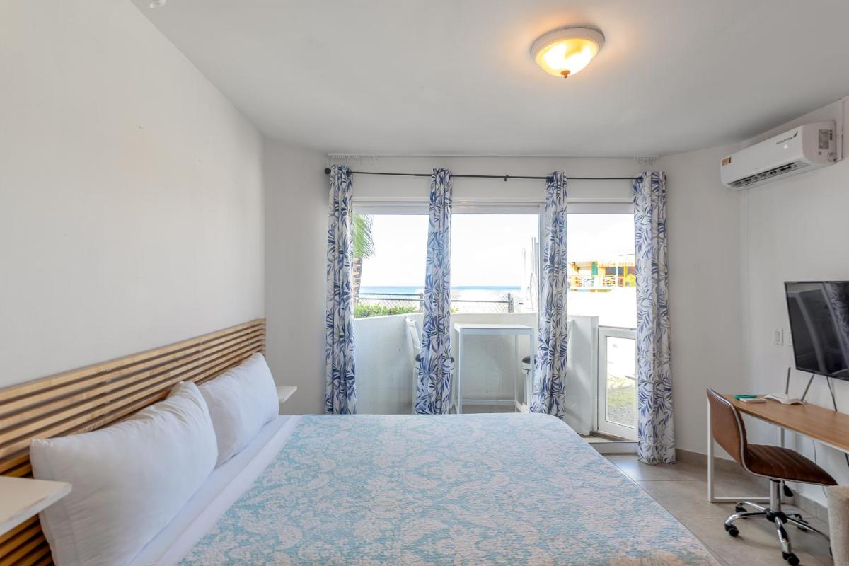 Maho Beach House - Petite Studio - Beach Access - Housity