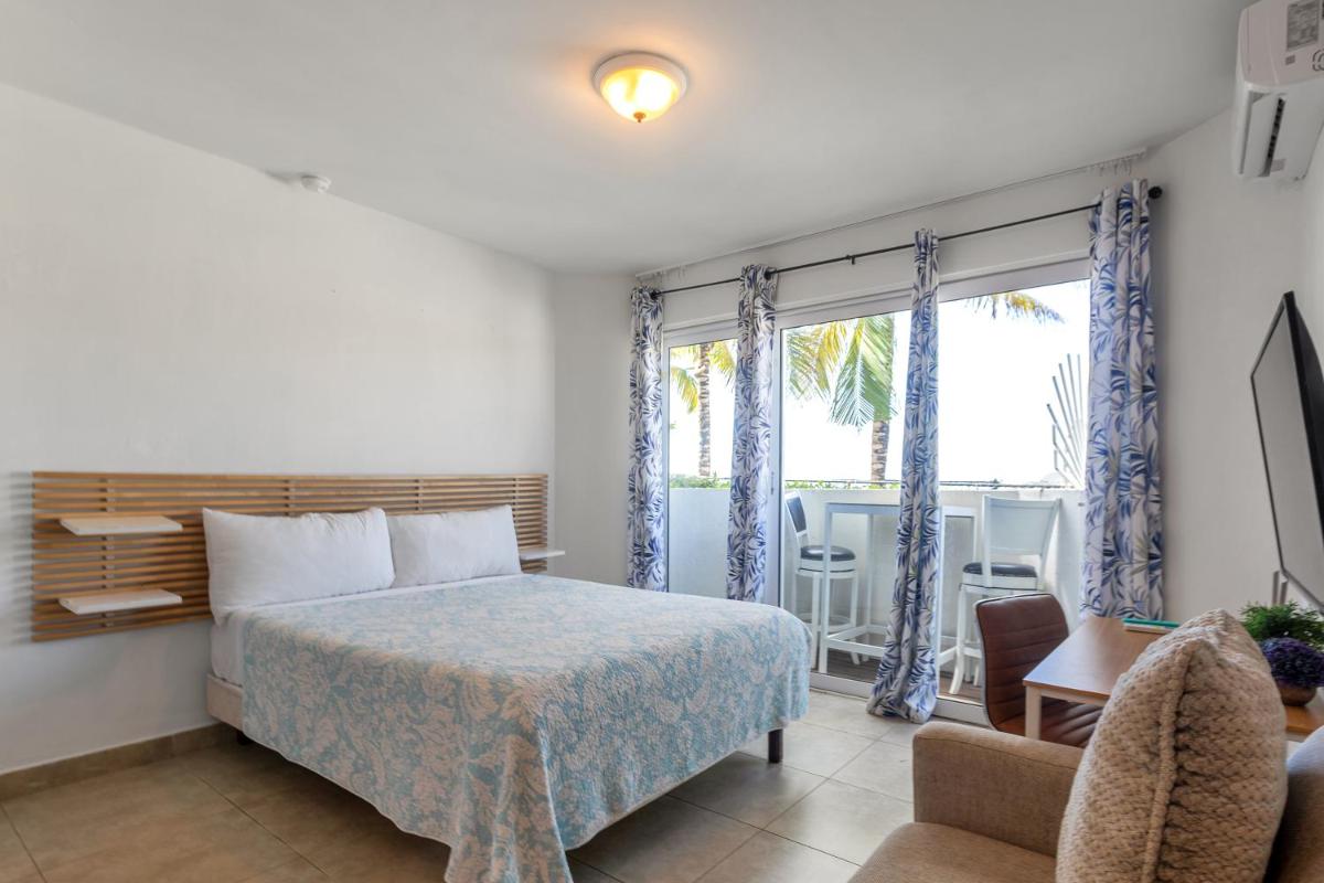 Maho Beach House - Petite Studio - Beach Access - Housity