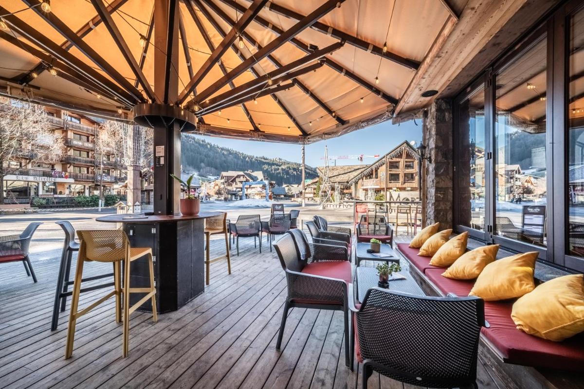 Vue générale sur la montagne ou vue sur la montagne depuis l'hôtel