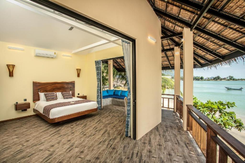 Absolute Beachfront Resort - Housity