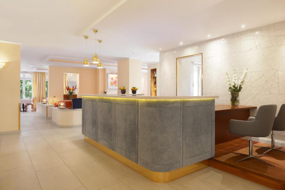 Ein Sitzbereich in der Unterkunft ROEWERS Privathotel & Spa