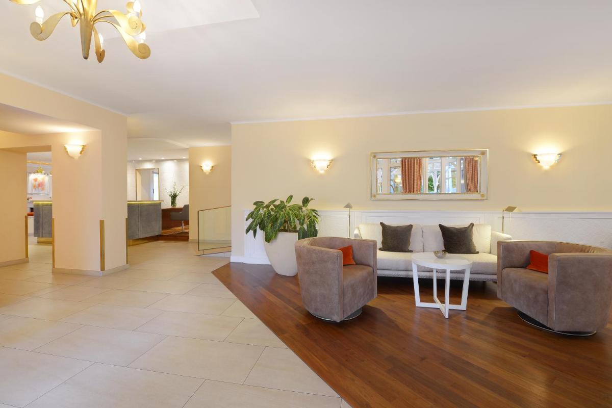 Ein Sitzbereich in der Unterkunft ROEWERS Privathotel & Spa