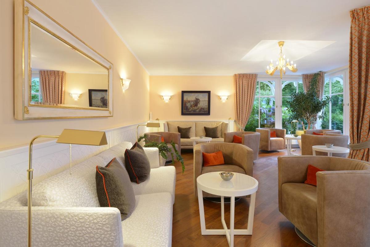 Ein Sitzbereich in der Unterkunft ROEWERS Privathotel & Spa