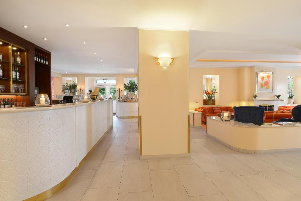 Lobby/Rezeption in der Unterkunft ROEWERS Privathotel & Spa