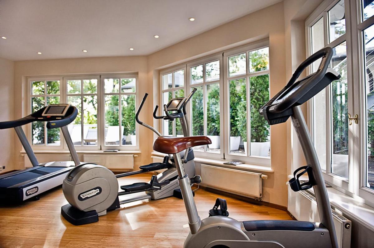 Das Fitnesscenter und/oder die Fitnesseinrichtungen in der Unterkunft ROEWERS Privathotel & Spa