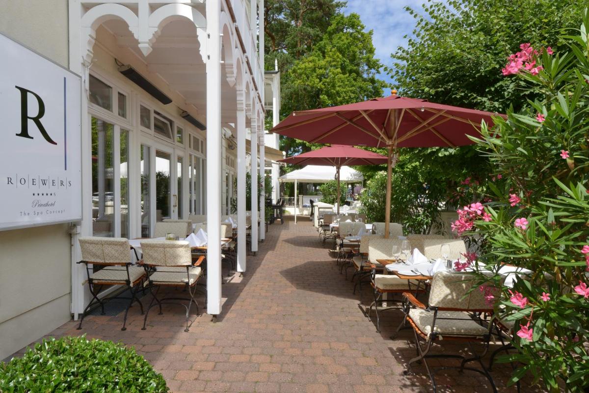 Ein Restaurant oder anderes Speiselokal in der Unterkunft ROEWERS Privathotel & Spa