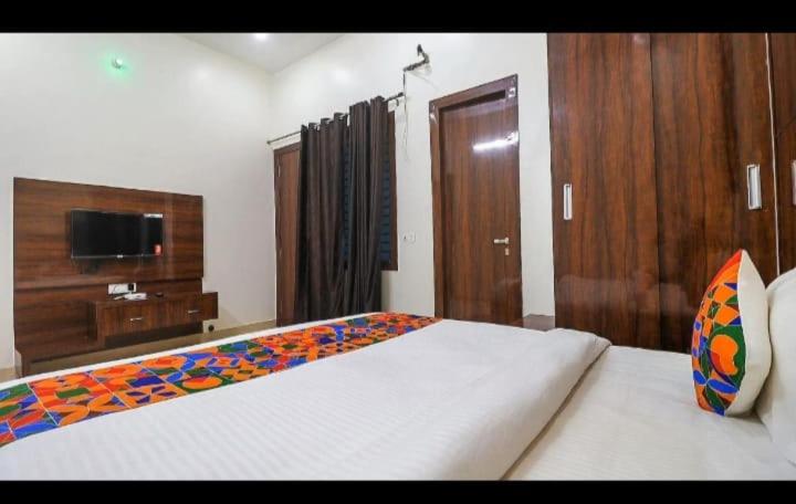 Hotel Mohan Palace - Housity