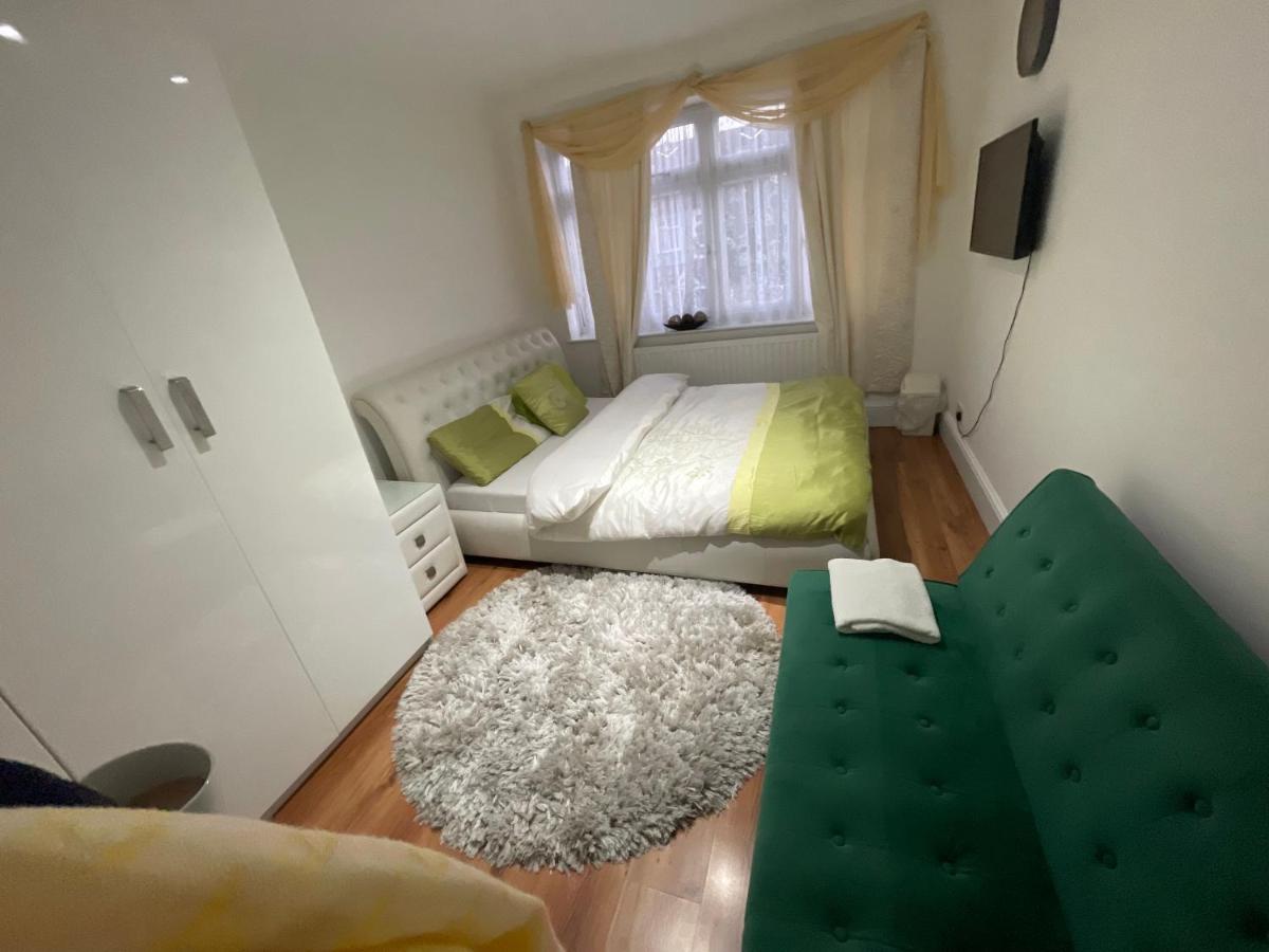 Cosy Home Away from Home - Housity