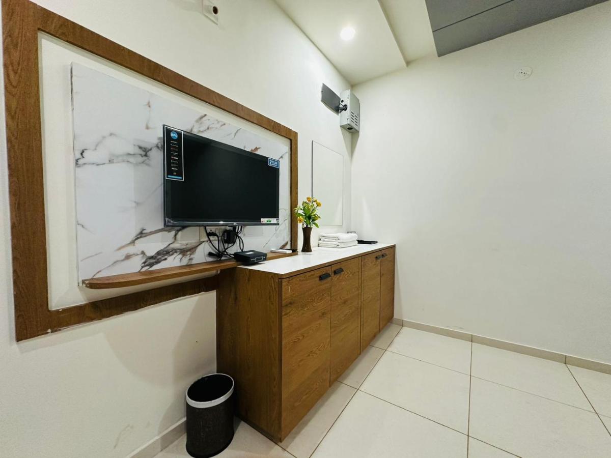 Hotel Dwarika Inn By Mantram Hospitality - Housity