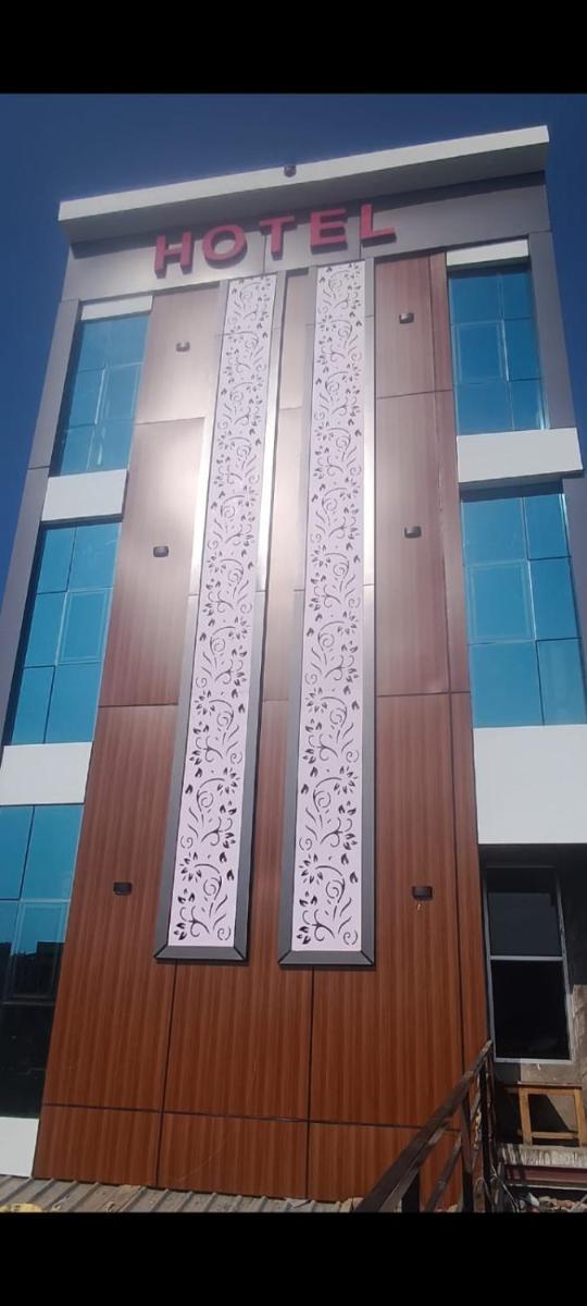 HOTEL THE ROYAL - Housity