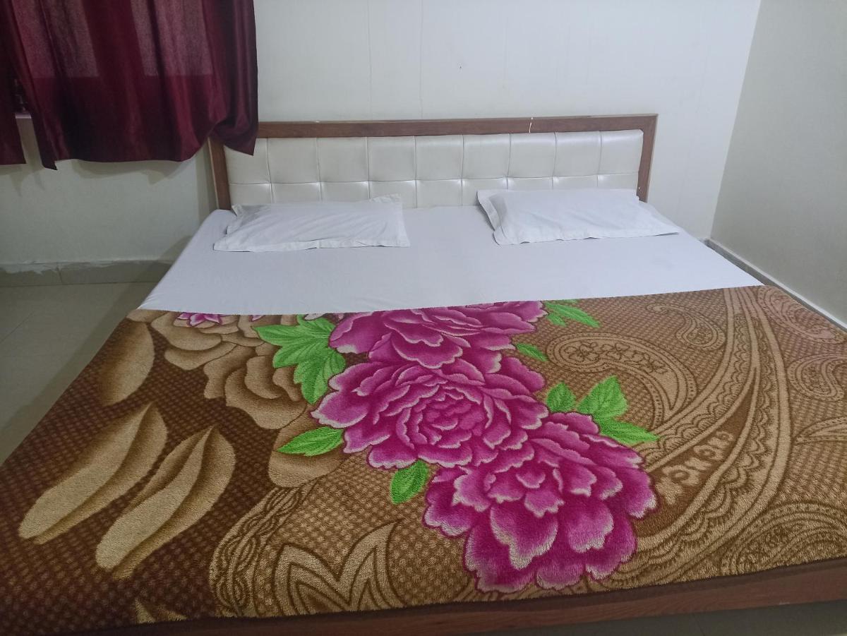 Pink villa house - Housity