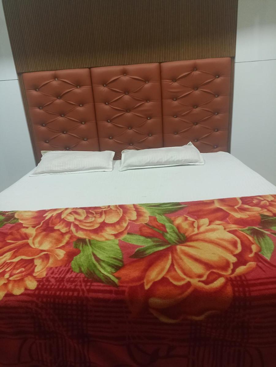 Pink villa house - Housity