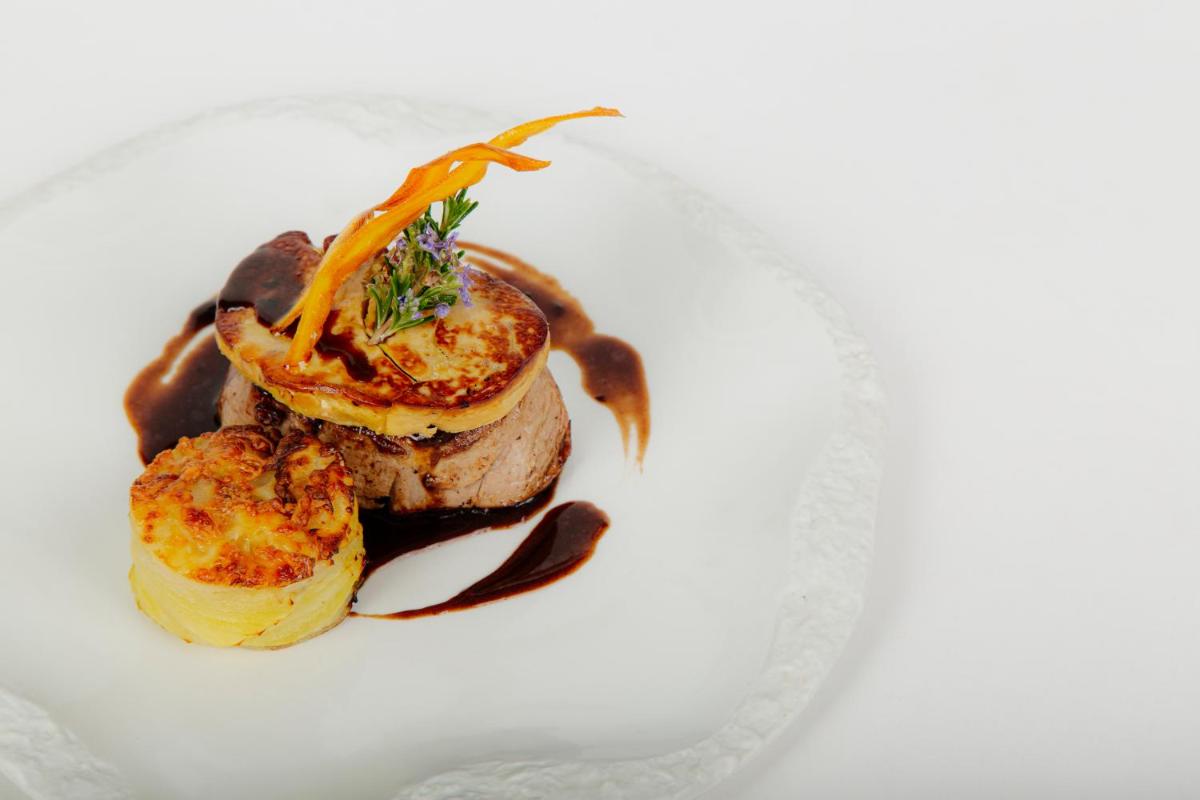 Comida en o cerca de este hotel