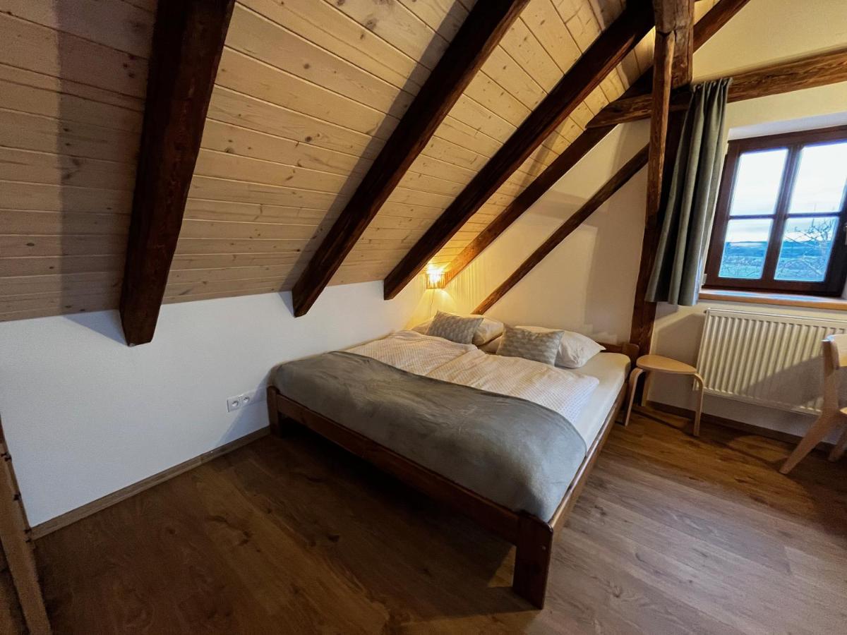 U nás ve lhotě - apartmány / celá chalupa - Housity