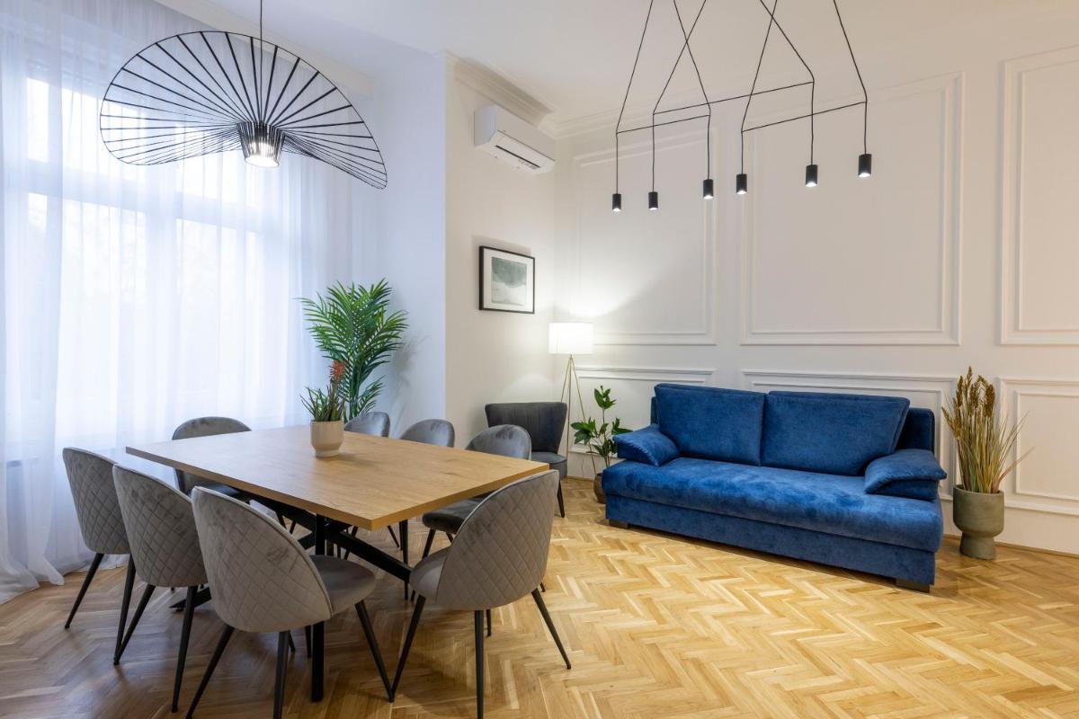 Suitetrails - Luxurious Central 4BEDRM 3BATHRM Residence w/ Balcony