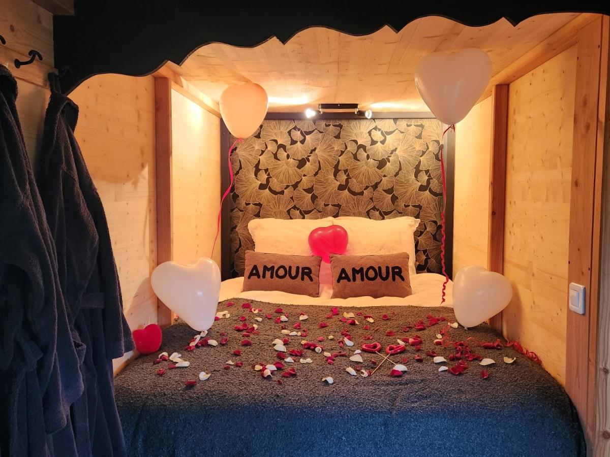JOLIE ROULOTTE AVEC SON SPA - Housity