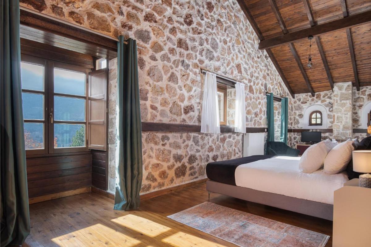 Parnassus Woodstone Chalet - Housity