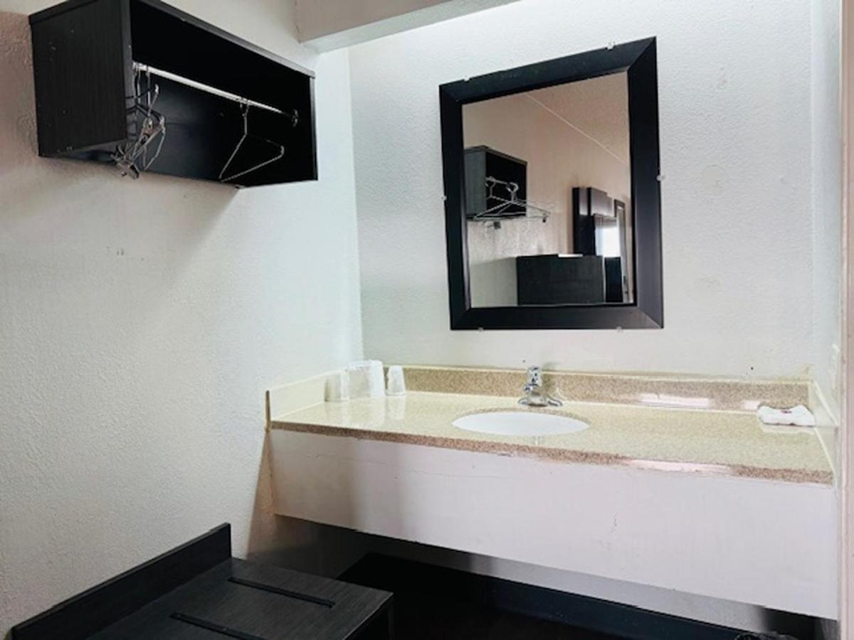 Motel 6-Cedar Rapids, IA - Housity
