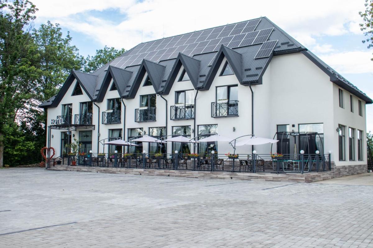 Готельно-ресторанний комплекс Фамілія - Housity