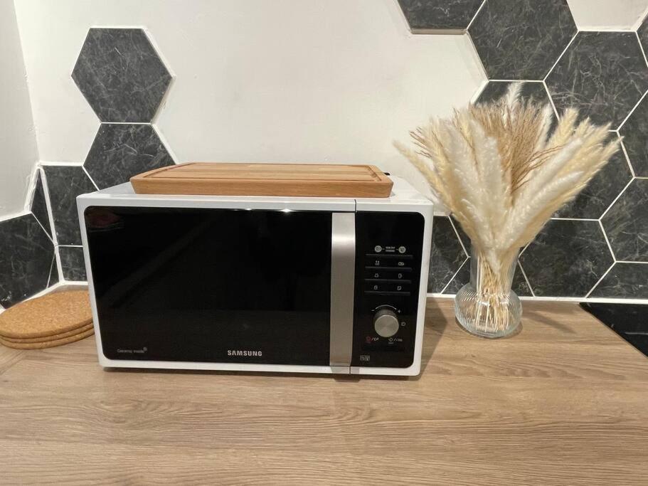 Ultra Modern Studio Apartment, in Central Exeter - Housity