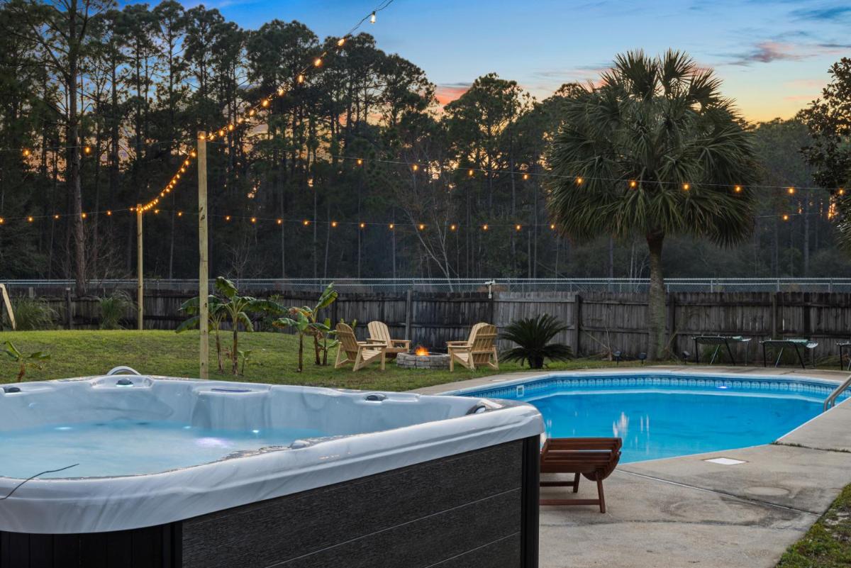 Gulf Breeze Beach House w Pool Huge Hot Tub and Sauna - Housity