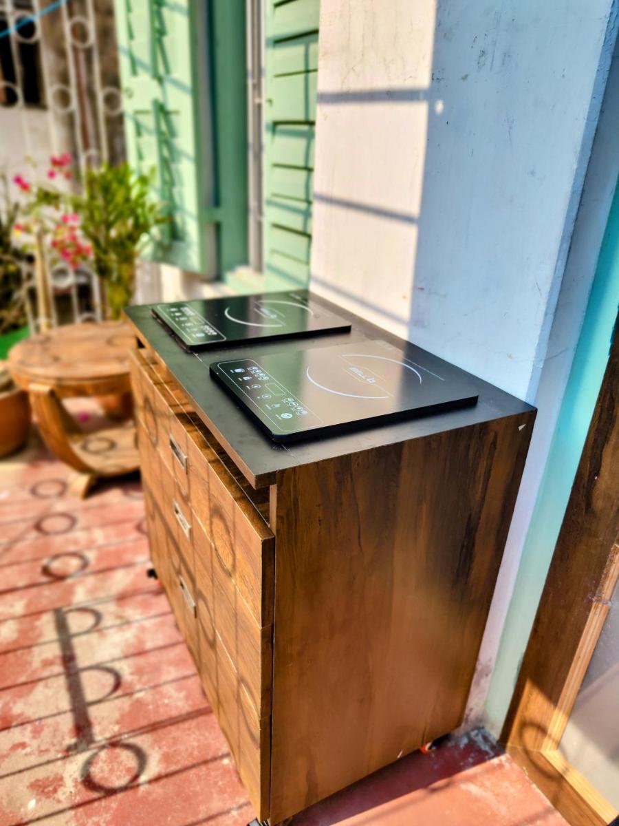 The Turquoise Letterbox - Twin at Central - Hizvo