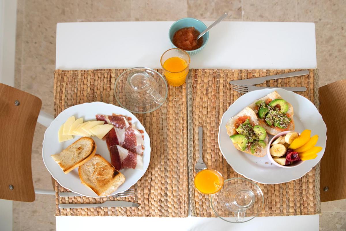 Comida en o cerca de este hotel