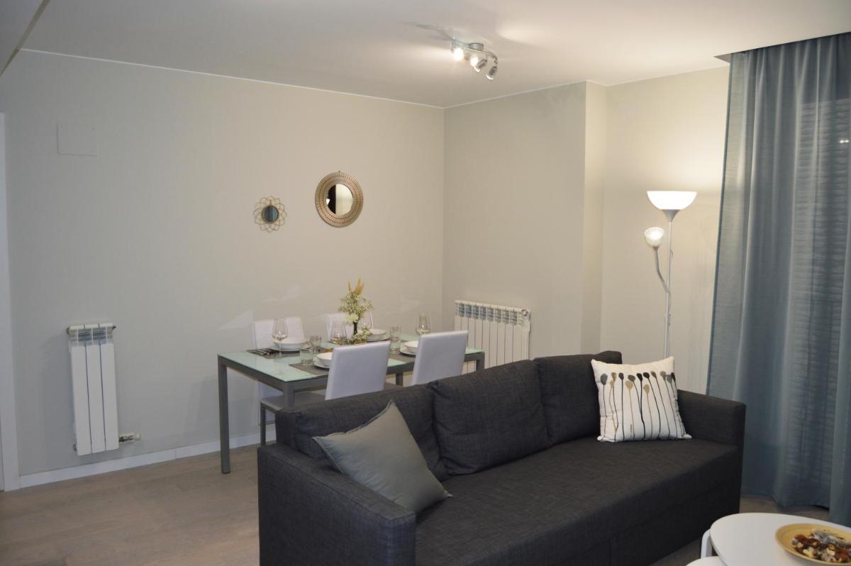 Apartamenticos Plaza del Pilar I - Housity
