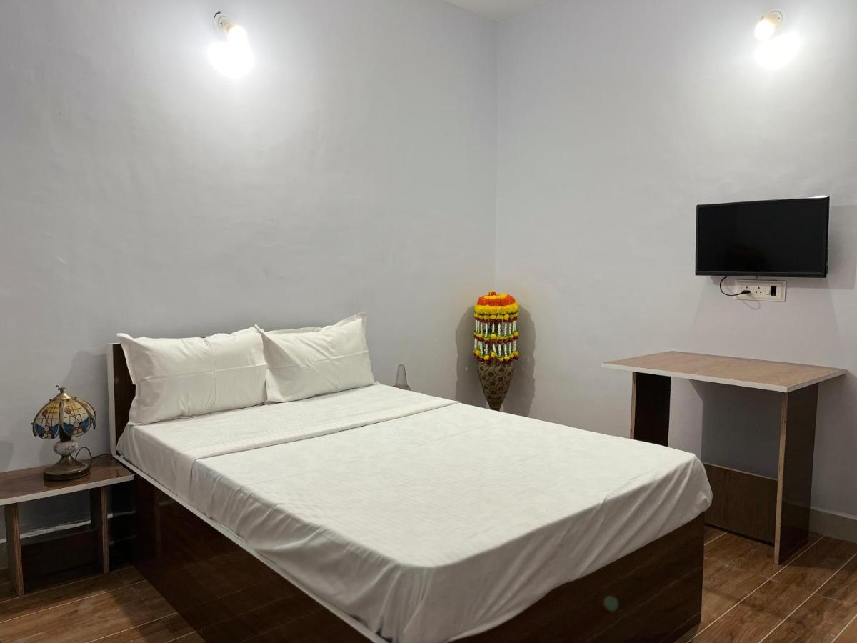 Lotus lodge and Guest House - Housity