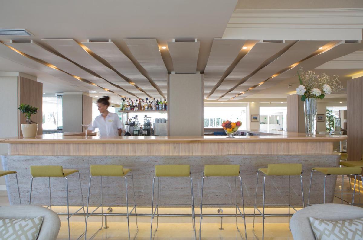 Un restaurante o sitio para comer en Hotel Sabina