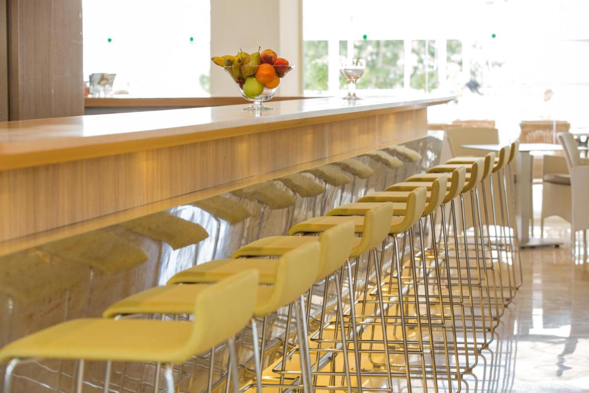 Un restaurante o sitio para comer en Hotel Sabina