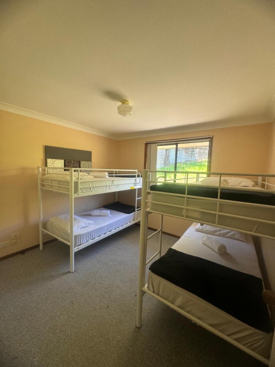 Entire 3 bedroom home with lock up garage - sleeps 10 - Housity