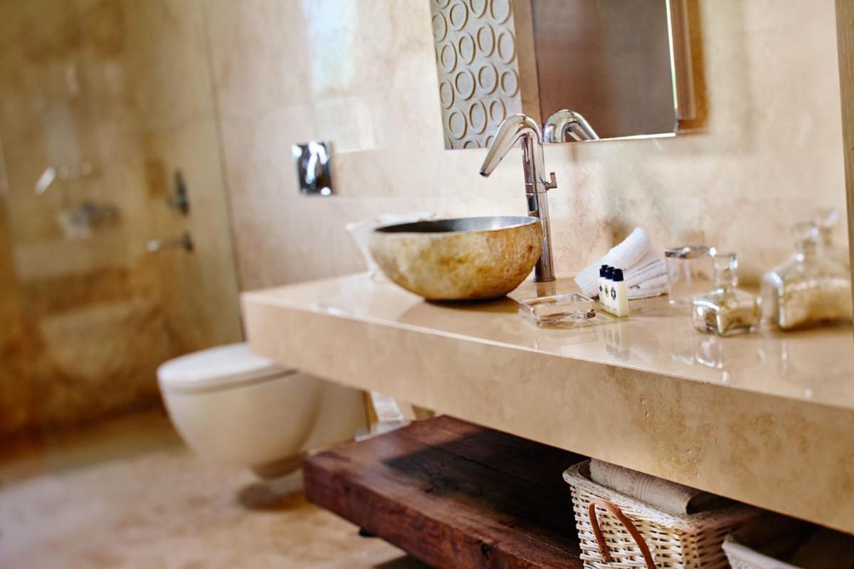 Two Rooms Hotel - Housity