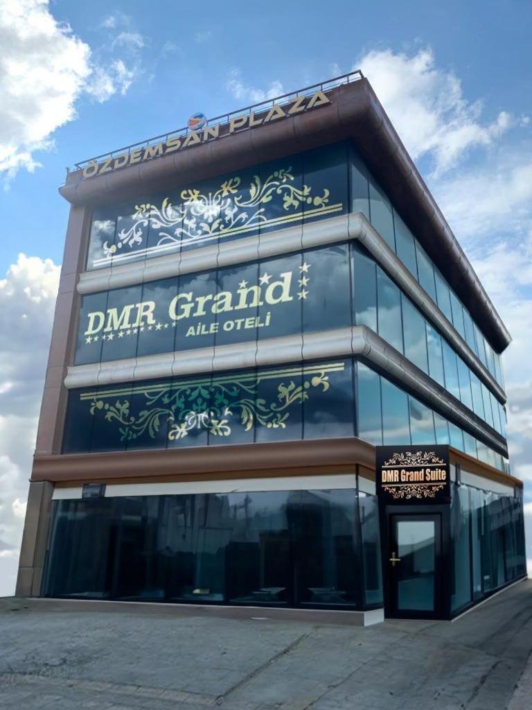 DMR GRAND Family Airport Hotel - Housity