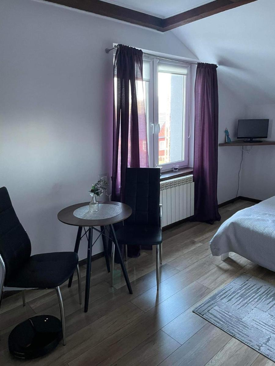 Pokoje w miasteczku przy Puszczy Bialowieskiej - Housity