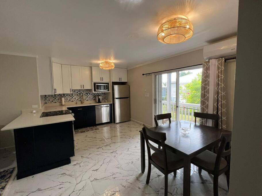 Queen's Landing Island Paradise - Housity