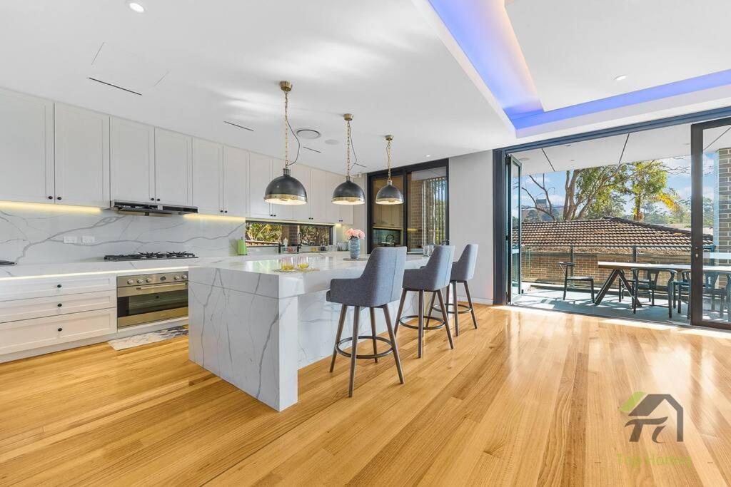 Suitetrails - Modern Summer Palace in Epping