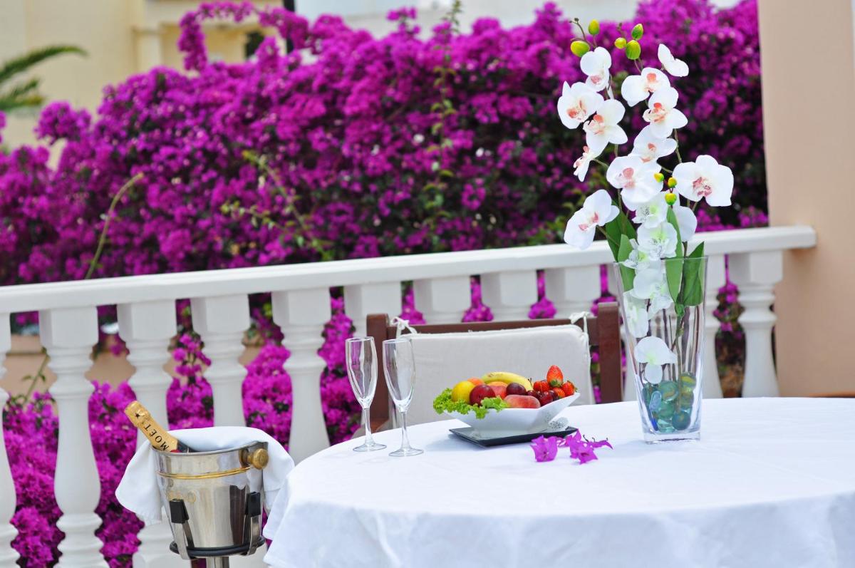 Comida en o cerca de este hotel