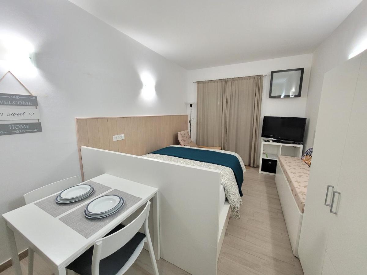 Apartma Žusterna za bazenom - Housity