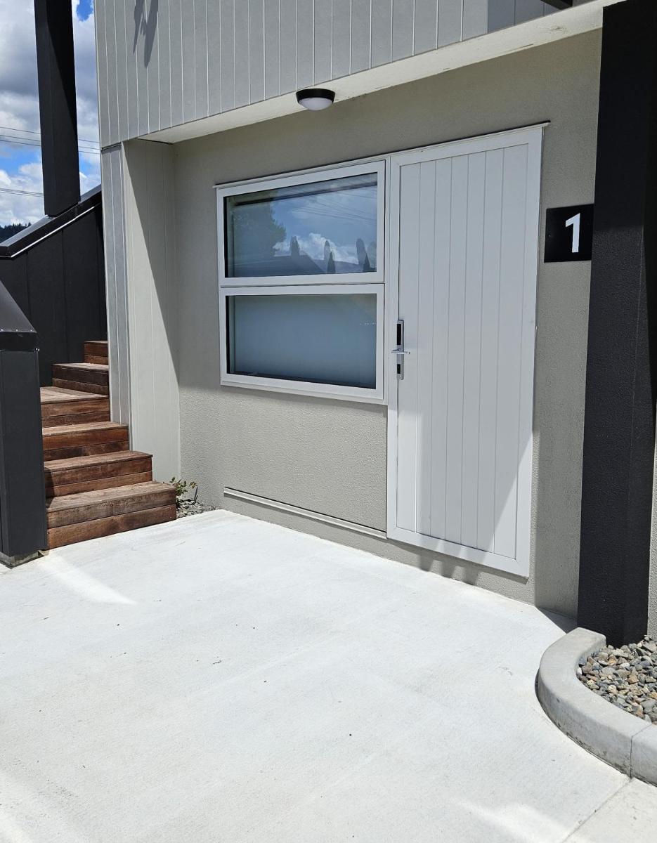 Redwood Apartments - Hizvo