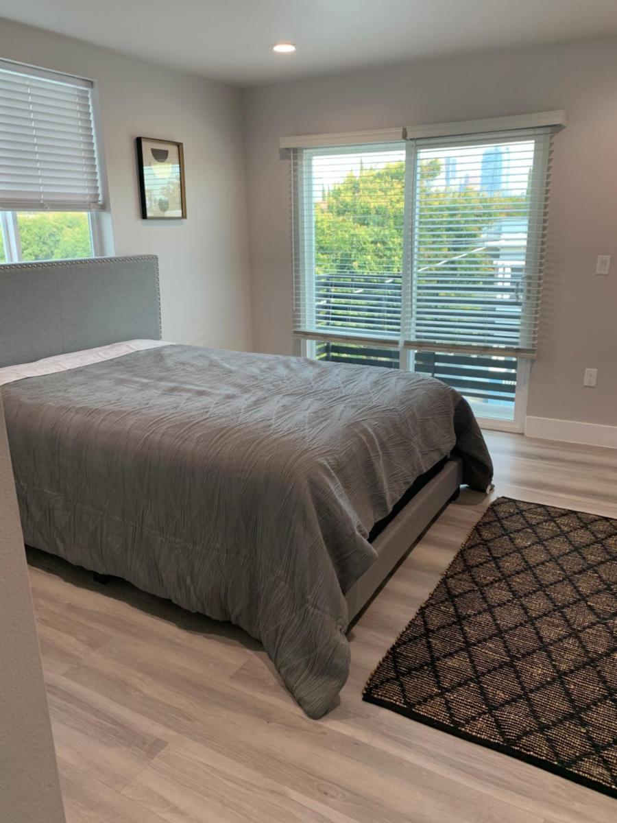 PRIVATE ROOM IN NEW APPARTMENT WITH FULL BATH - Housity