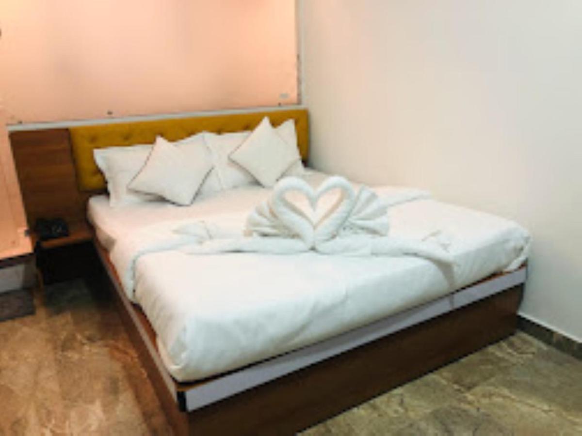 Hotel Santeria Inn Surat - Housity
