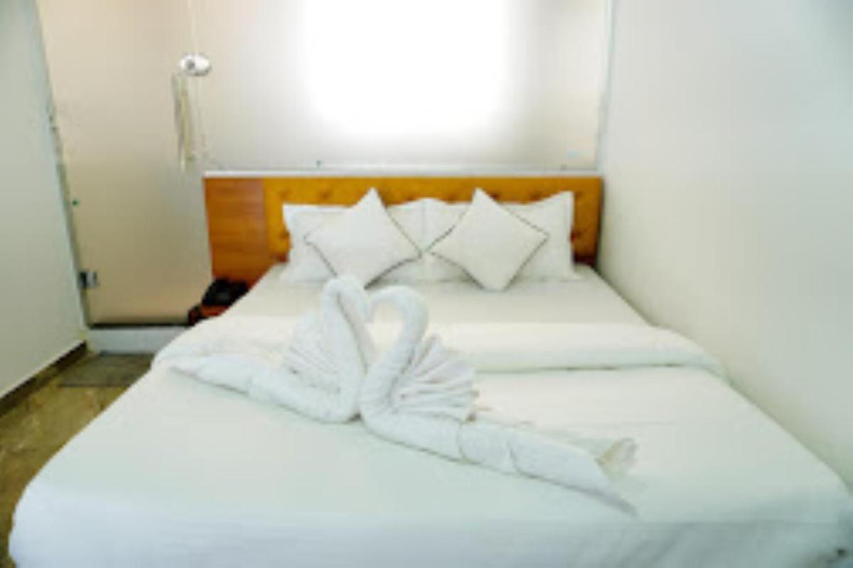Hotel Santeria Inn Surat - Housity