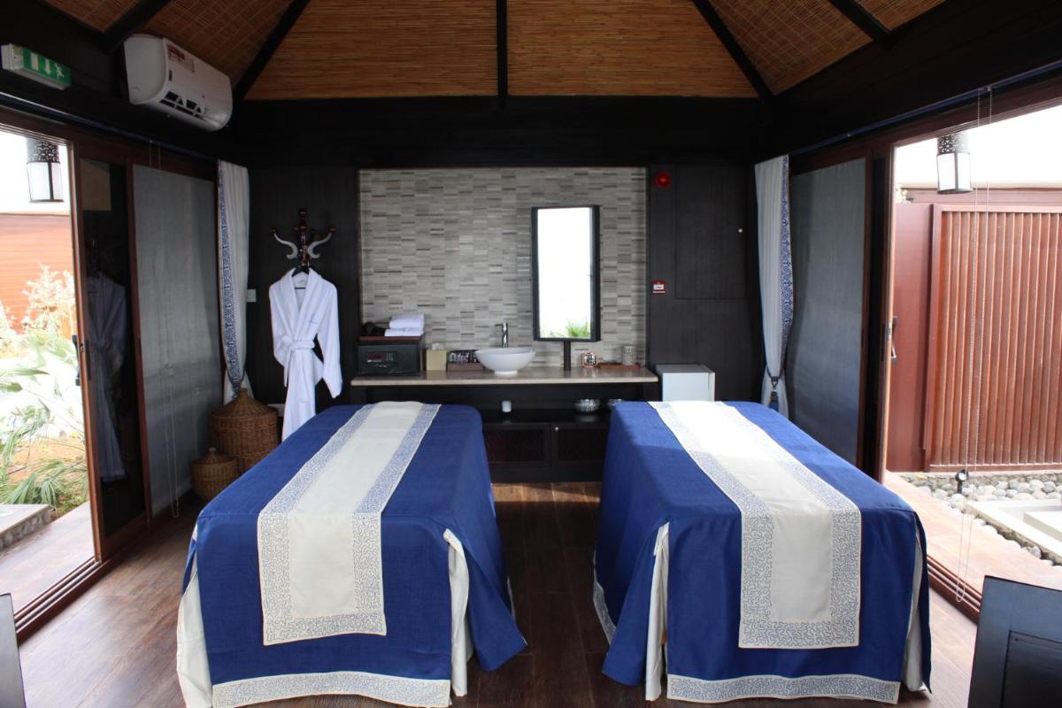 The Ritz-Carlton Ras Al Khaimah, Al Hamra Beach - Housity