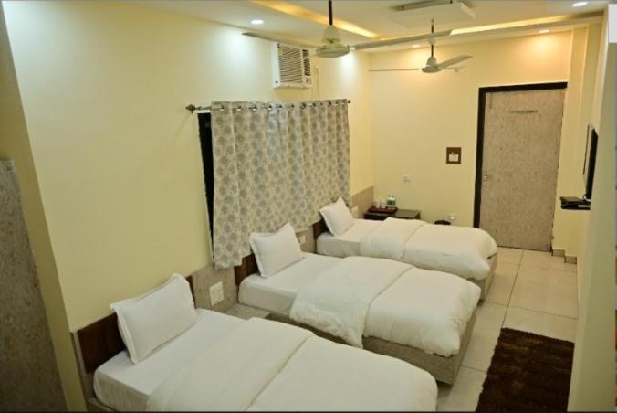 Hotel Raghuveer Inn By BookingCare - Housity